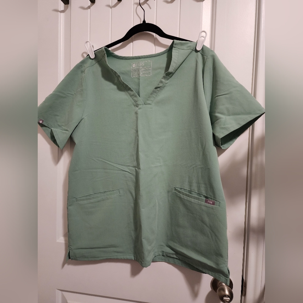 Figs Casma scrub top